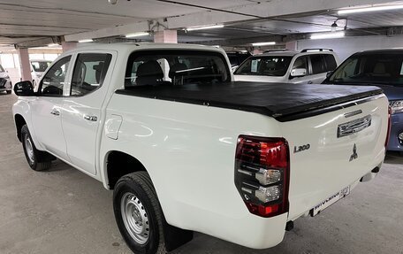 Mitsubishi L200 IV рестайлинг, 2021 год, 2 250 000 рублей, 8 фотография