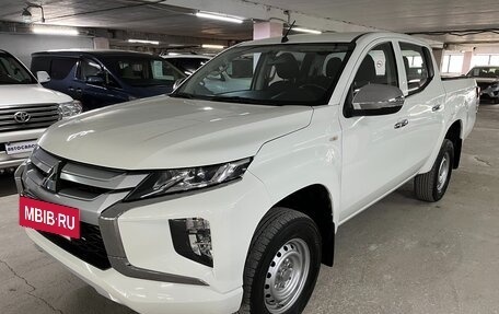 Mitsubishi L200 IV рестайлинг, 2021 год, 2 250 000 рублей, 2 фотография