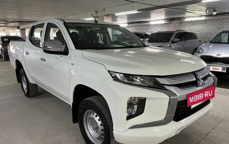 Mitsubishi L200 IV рестайлинг, 2021 год, 2 250 000 рублей, 4 фотография