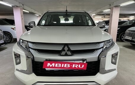 Mitsubishi L200 IV рестайлинг, 2021 год, 2 250 000 рублей, 3 фотография