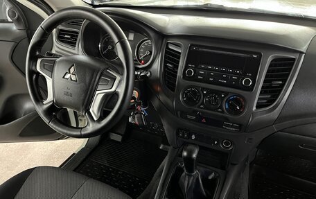 Mitsubishi L200 IV рестайлинг, 2021 год, 2 250 000 рублей, 13 фотография