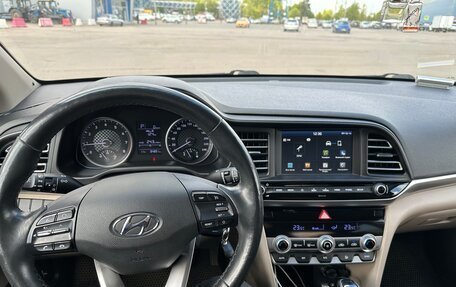 Hyundai Elantra VI рестайлинг, 2019 год, 1 800 000 рублей, 6 фотография