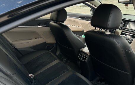 Hyundai Elantra VI рестайлинг, 2019 год, 1 800 000 рублей, 8 фотография