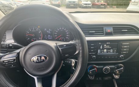 KIA Rio IV, 2018 год, 1 400 000 рублей, 10 фотография