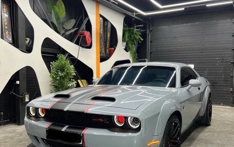 Dodge Challenger III рестайлинг 2, 2021 год, 7 550 000 рублей, 1 фотография