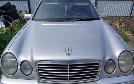 Mercedes-Benz E-Класс, 1995 год, 333 000 рублей, 1 фотография