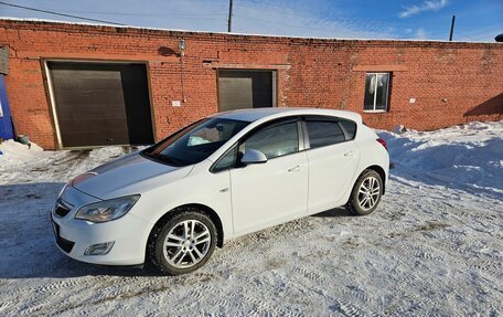 Opel Astra J, 2011 год, 950 000 рублей, 2 фотография