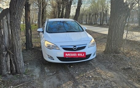 Opel Astra J, 2011 год, 950 000 рублей, 5 фотография