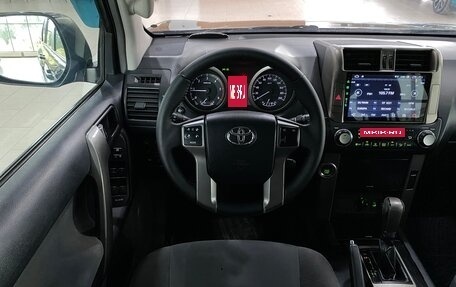 Toyota Land Cruiser Prado 150 рестайлинг 2, 2013 год, 2 799 000 рублей, 10 фотография