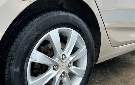 Hyundai Solaris II рестайлинг, 2011 год, 1 200 000 рублей, 8 фотография
