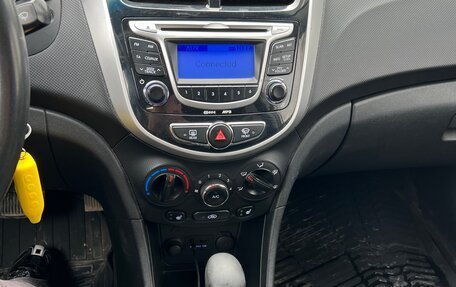 Hyundai Solaris II рестайлинг, 2011 год, 1 200 000 рублей, 11 фотография