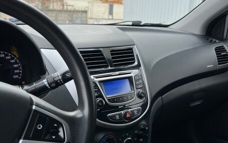 Hyundai Solaris II рестайлинг, 2011 год, 1 200 000 рублей, 12 фотография
