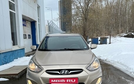 Hyundai Solaris II рестайлинг, 2011 год, 1 200 000 рублей, 7 фотография