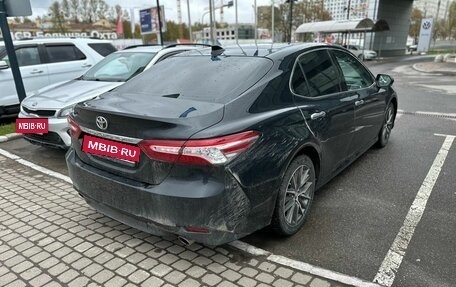 Toyota Camry, 2022 год, 3 350 000 рублей, 2 фотография