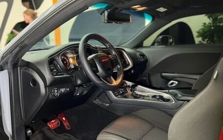Dodge Challenger III рестайлинг 2, 2021 год, 7 550 000 рублей, 14 фотография