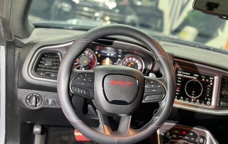 Dodge Challenger III рестайлинг 2, 2021 год, 7 550 000 рублей, 13 фотография