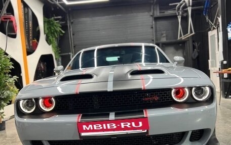 Dodge Challenger III рестайлинг 2, 2021 год, 7 550 000 рублей, 32 фотография