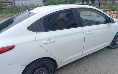 Hyundai Solaris II рестайлинг, 2017 год, 750 000 рублей, 2 фотография