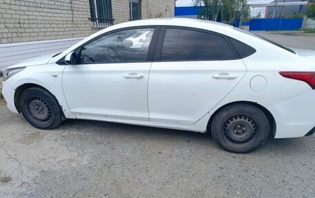 Hyundai Solaris II рестайлинг, 2017 год, 750 000 рублей, 4 фотография