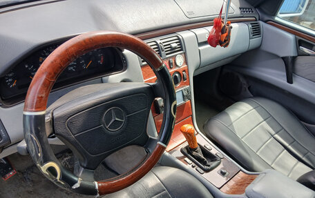 Mercedes-Benz E-Класс, 1995 год, 333 000 рублей, 8 фотография