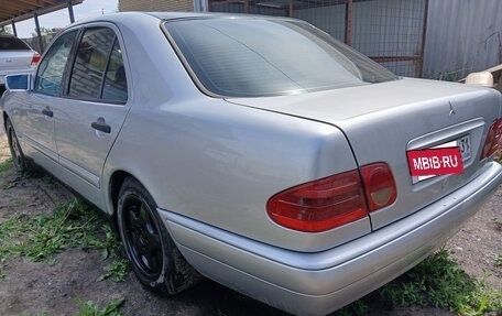 Mercedes-Benz E-Класс, 1995 год, 333 000 рублей, 5 фотография