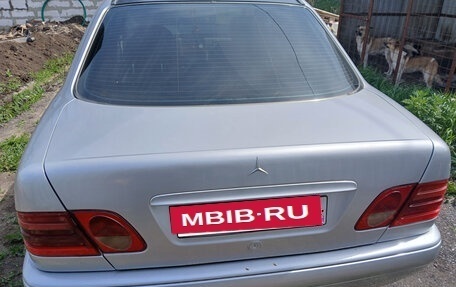 Mercedes-Benz E-Класс, 1995 год, 333 000 рублей, 4 фотография