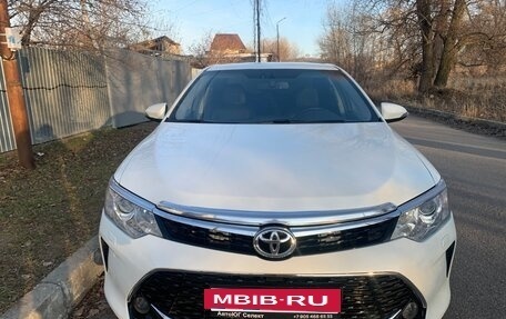 Toyota Camry, 2015 год, 1 880 000 рублей, 10 фотография