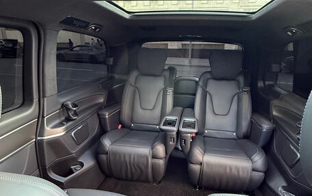 Mercedes-Benz V-Класс, 2023 год, 14 000 000 рублей, 4 фотография