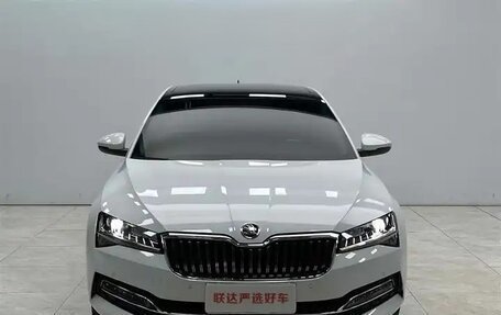 Skoda Superb III рестайлинг, 2022 год, 2 110 000 рублей, 2 фотография