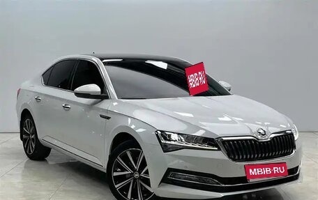 Skoda Superb III рестайлинг, 2022 год, 2 110 000 рублей, 3 фотография