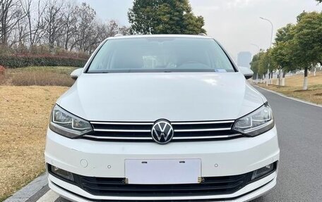 Volkswagen Touran III, 2021 год, 1 739 000 рублей, 2 фотография