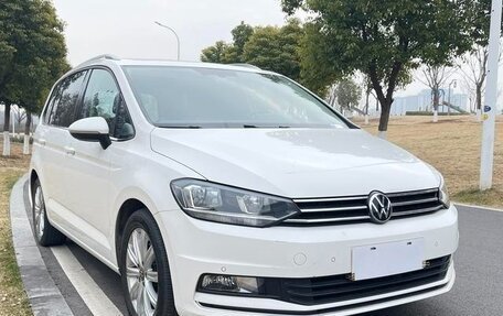 Volkswagen Touran III, 2021 год, 1 739 000 рублей, 3 фотография