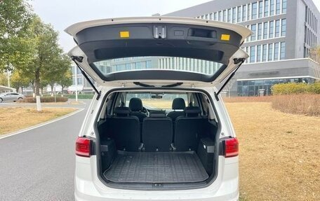 Volkswagen Touran III, 2021 год, 1 739 000 рублей, 4 фотография