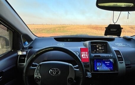 Toyota Prius, 2004 год, 620 000 рублей, 7 фотография