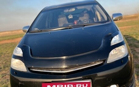 Toyota Prius, 2004 год, 620 000 рублей, 2 фотография
