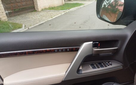 Toyota Land Cruiser 200, 2010 год, 3 900 000 рублей, 10 фотография
