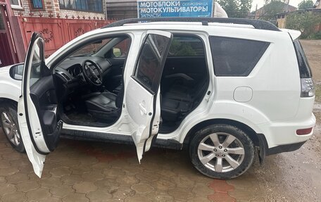 Mitsubishi Outlander III рестайлинг 3, 2011 год, 950 000 рублей, 8 фотография