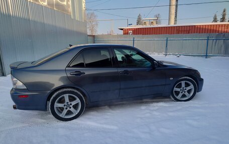 Lexus IS II рестайлинг 2, 2002 год, 1 400 000 рублей, 4 фотография