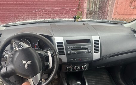 Mitsubishi Outlander III рестайлинг 3, 2011 год, 950 000 рублей, 10 фотография