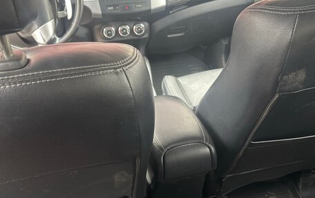 Mitsubishi Outlander III рестайлинг 3, 2011 год, 950 000 рублей, 12 фотография