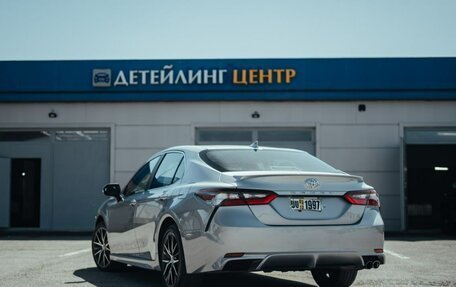 Toyota Camry, 2021 год, 2 700 000 рублей, 4 фотография