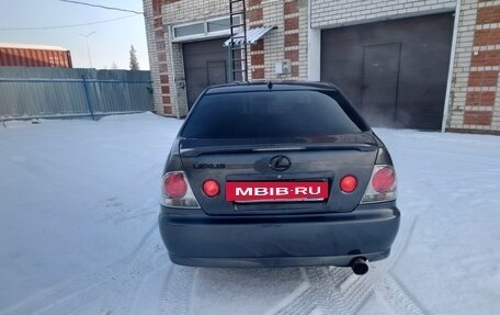 Lexus IS II рестайлинг 2, 2002 год, 1 400 000 рублей, 3 фотография