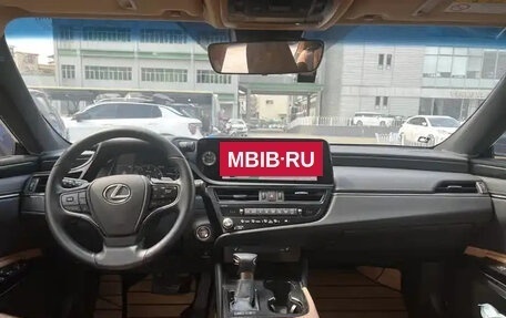 Lexus ES VII, 2022 год, 3 400 000 рублей, 8 фотография