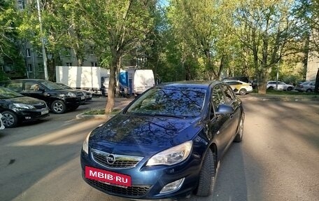Opel Astra J, 2011 год, 770 000 рублей, 2 фотография