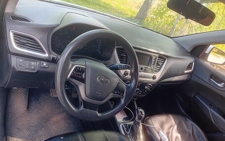 Hyundai Solaris II рестайлинг, 2018 год, 699 200 рублей, 2 фотография