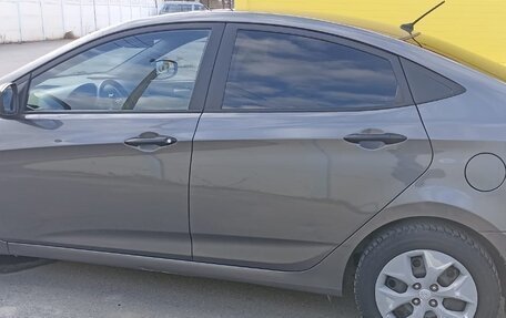 Hyundai Solaris II рестайлинг, 2015 год, 900 000 рублей, 3 фотография