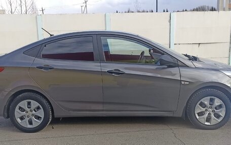 Hyundai Solaris II рестайлинг, 2015 год, 900 000 рублей, 2 фотография