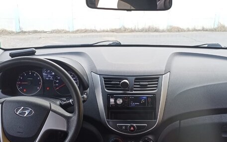 Hyundai Solaris II рестайлинг, 2015 год, 900 000 рублей, 6 фотография