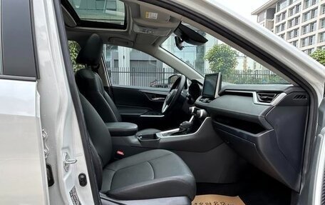 Toyota RAV4, 2022 год, 2 894 000 рублей, 12 фотография