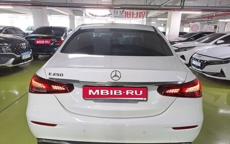 Mercedes-Benz E-Класс, 2022 год, 3 340 000 рублей, 4 фотография